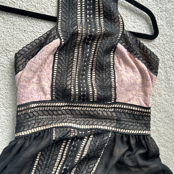 Lace dress - Picture 4 of 4